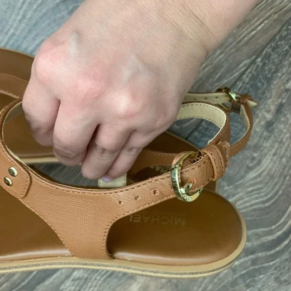 MK Plate Flat Thong Sandals - Picture 9 of 9